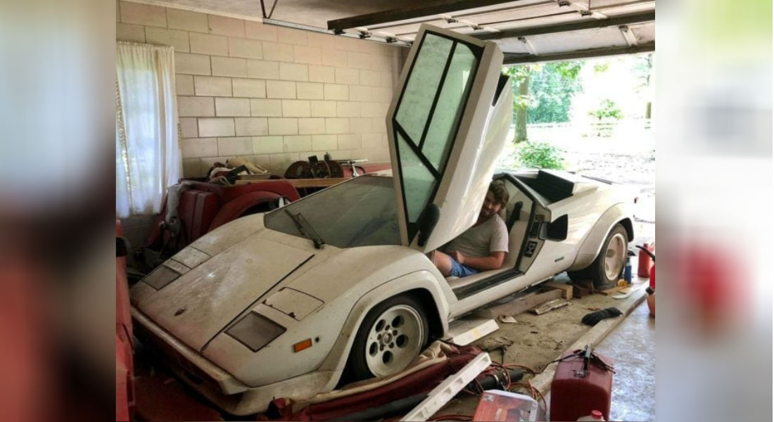 Joven abre garaje del abuelo… ¡encuentra un Ferrari y un Lamborghini!