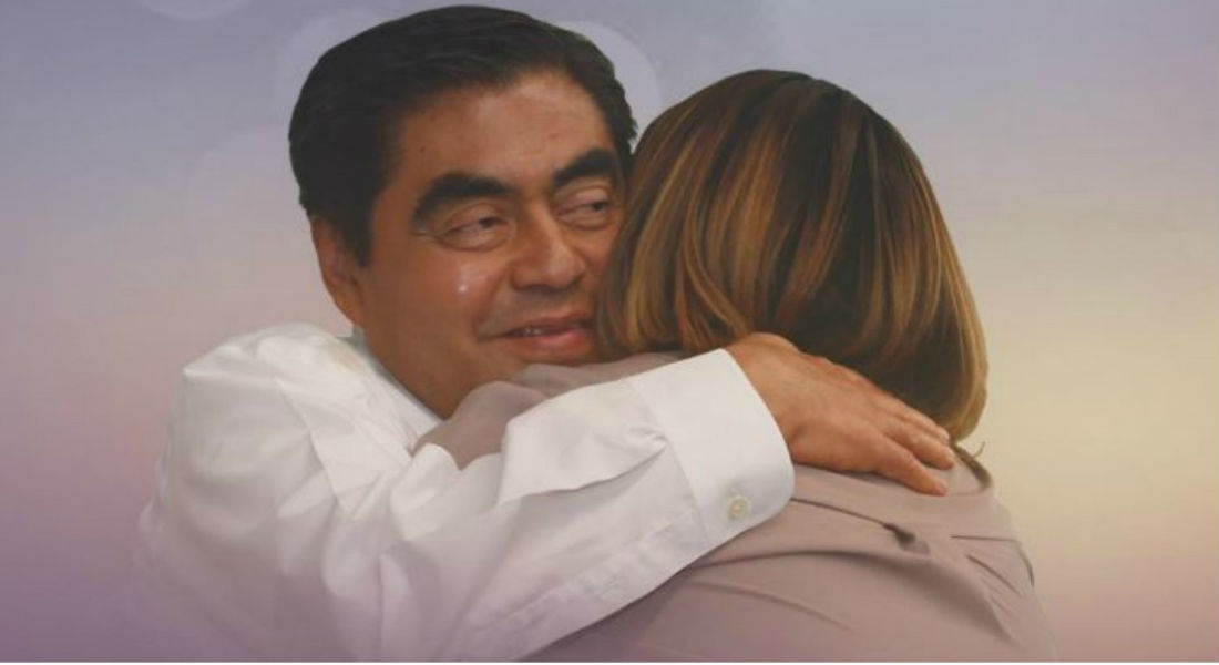 ¿Barbosa abraza a Erika Alonso en propaganda a gobernador?