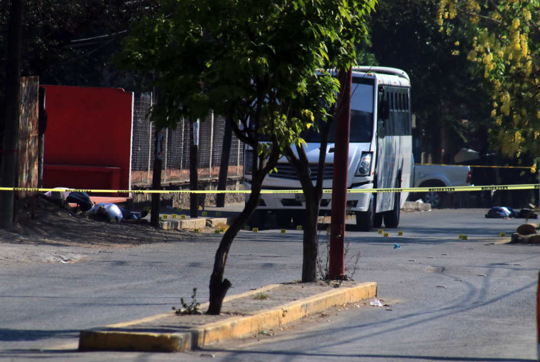 Custodios son agredidos por un comando armado en Morelos