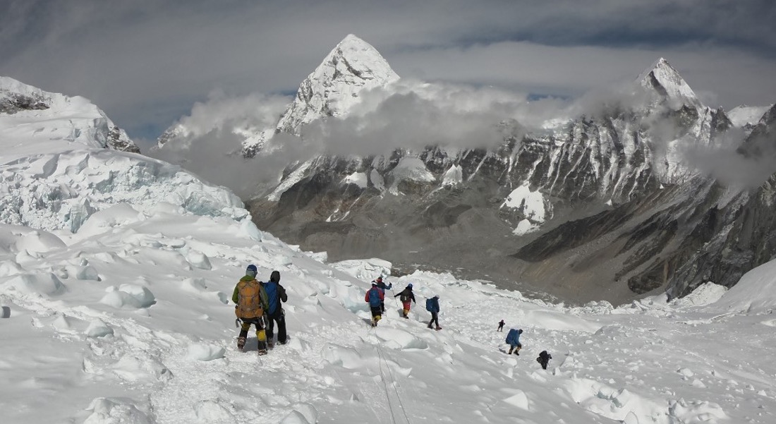 Suman 10 muertos por «embotellamiento» en el Everest por turistas