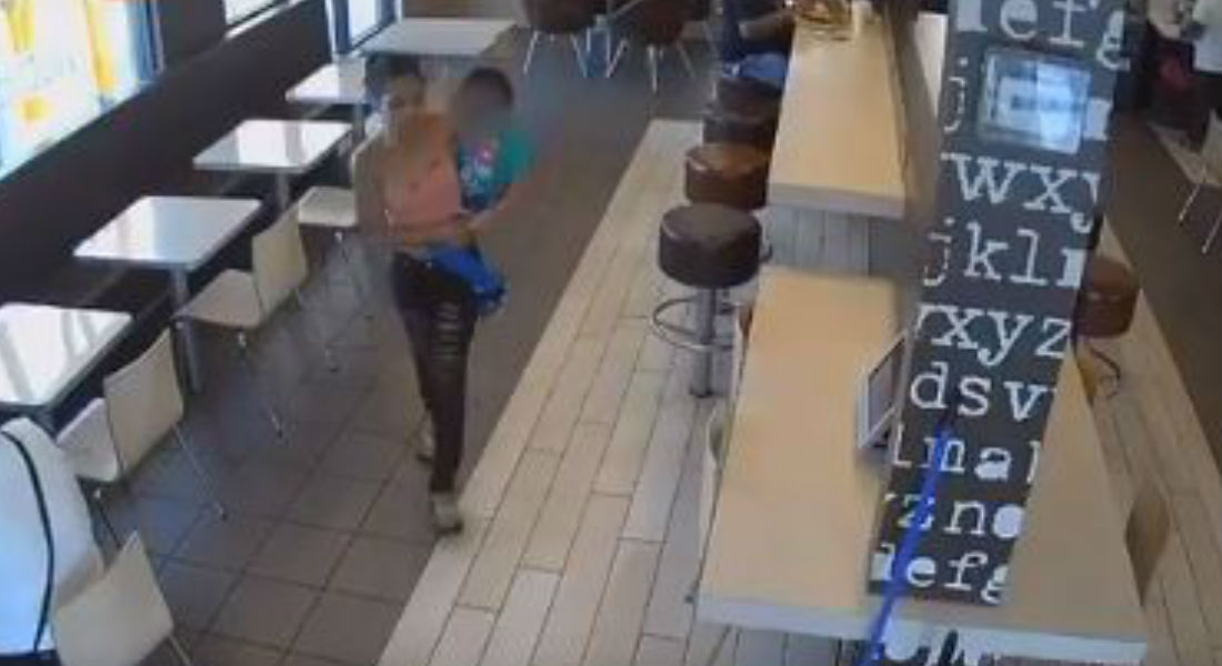 VIDEO: Mujer intentó con mucha calma secuestrar a un niño en un McDonald’s