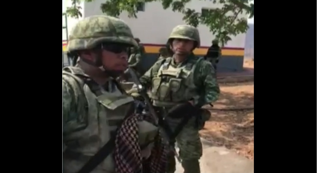 Militar disparó a niño, antes que pobladores retuvieran a pelotón en Michoacán