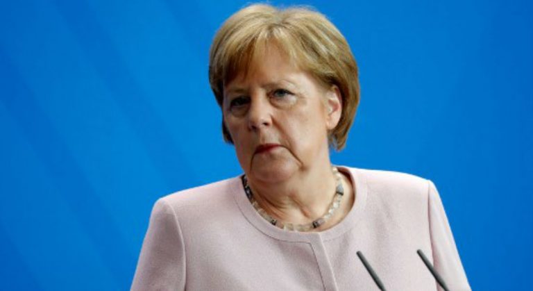 Angela Merkel temblando