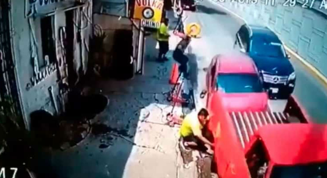 VIDEO: Dos hombres y un niño se salvan de morir tras choque en vulcanizadora