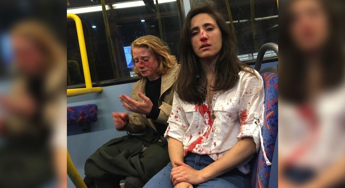 Pareja es agredida en un autobús en Londres «por lesbianas»