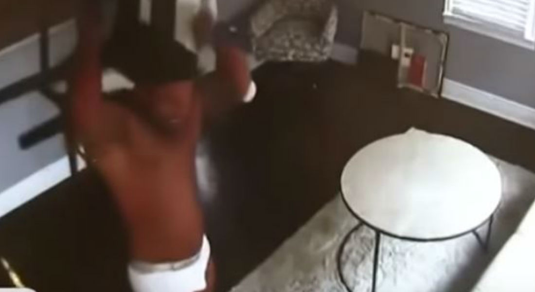 VIDEO: Fisiculturista golpea brutalmente a su novia y la deja en coma