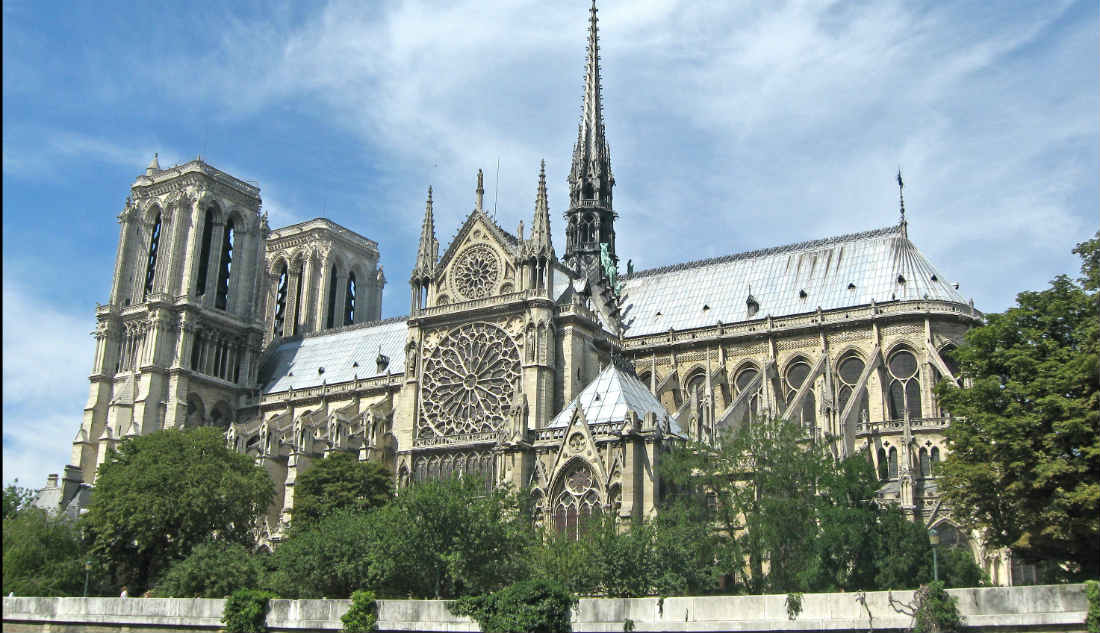 Notre Dame celebra su primera misa luego del incendio