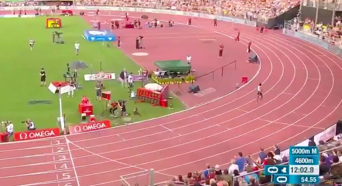 Un atleta etíope creyó ganar una carrera… ¡todavía le faltaba una vuelta!