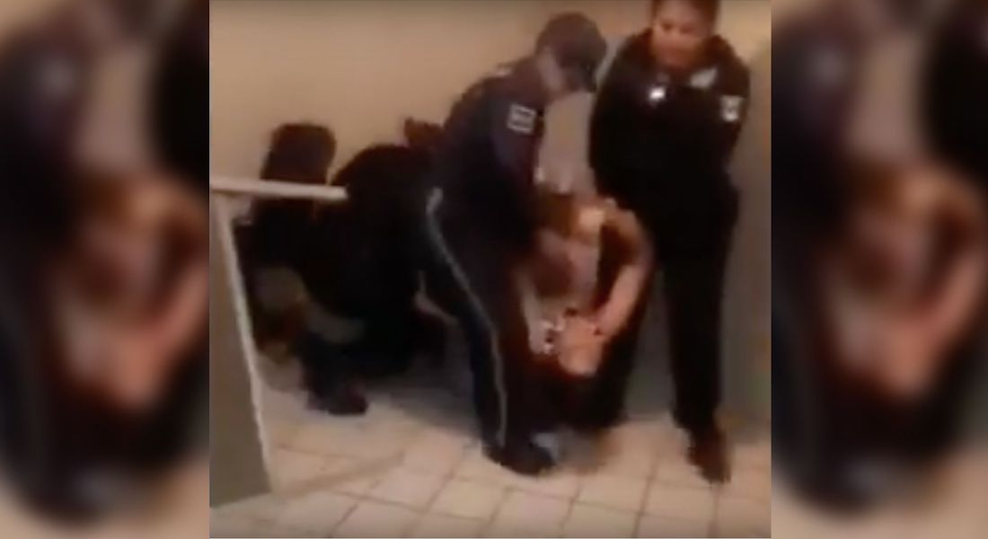 VIDEO: Esposada y arrastrada, así desalojaron a juez de Registro Civil en SLP