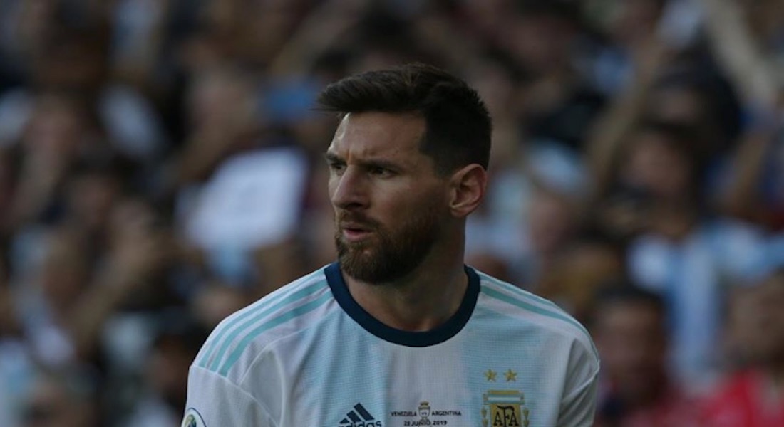 Messi regala comida a los necesitados en su restaurante de Argentina