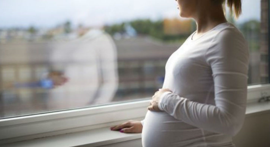 Venezolana embarazada pierde bebé mientras espera visa