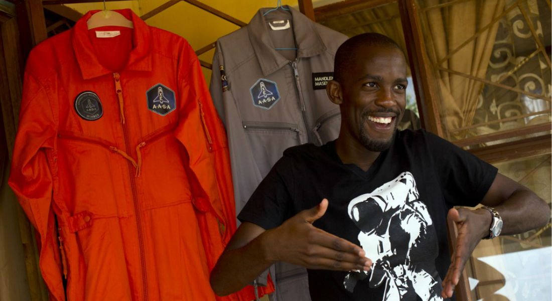 Quien sería el primer africano en el espacio, murió al chocar en moto