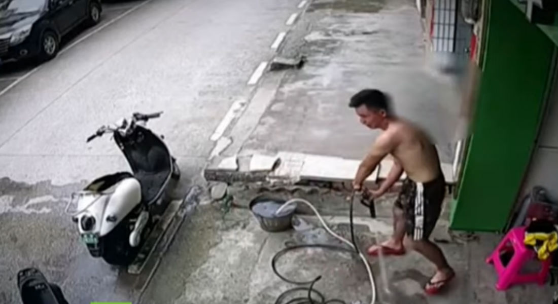 VIDEO: Hombre se electrocuta al lavar su moto