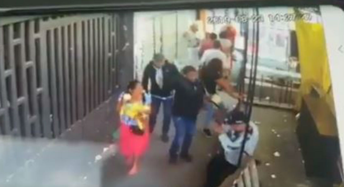 VIDEO: Captan asesinato de un presunto comerciante de La Merced
