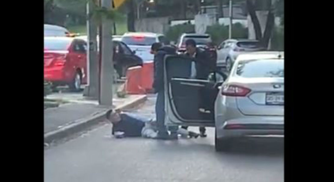 VIDEO: Escoltas frustran asalto contra automovilista en Bosques de Chapultepec