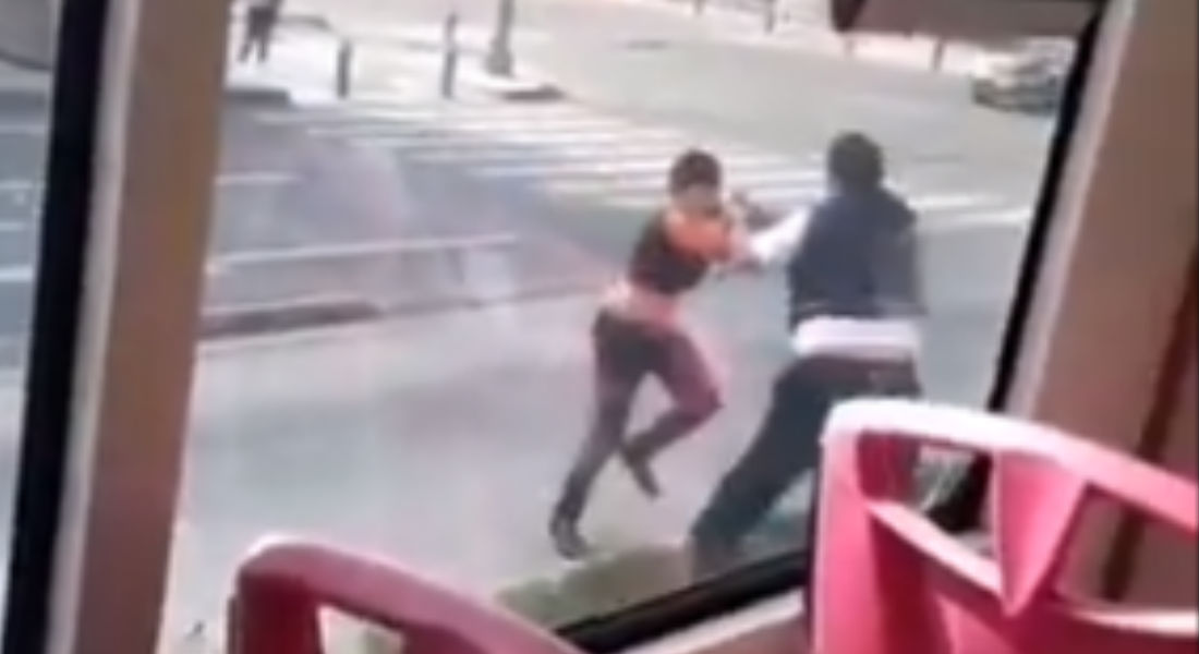 VIDEO: Chofer del Metrobús se pasa el alto, atropella y golpea a ciclista