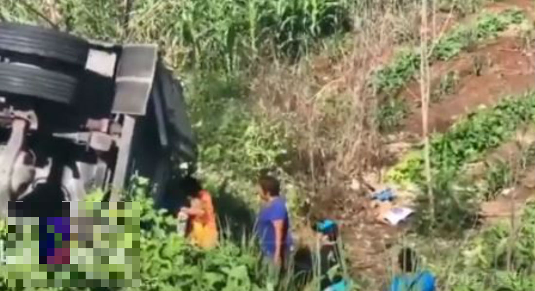 VIDEO: Volcadura de camión de leche desata rapiña en Campeche