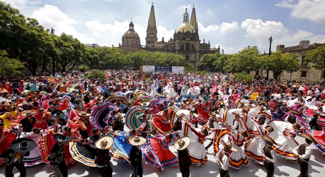 FOTOS: Guadalajara rompe récord Guinness de danza folclórica