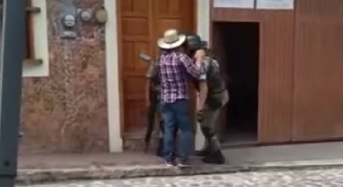 VIDEO: Captan borracho a elemento de la Guardia Nacional