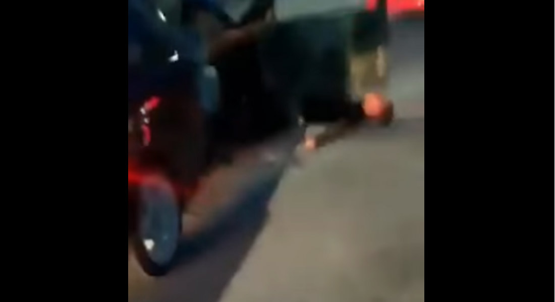 VIDEO: Noquea a sujeto y lo atropella después por chocar su auto
