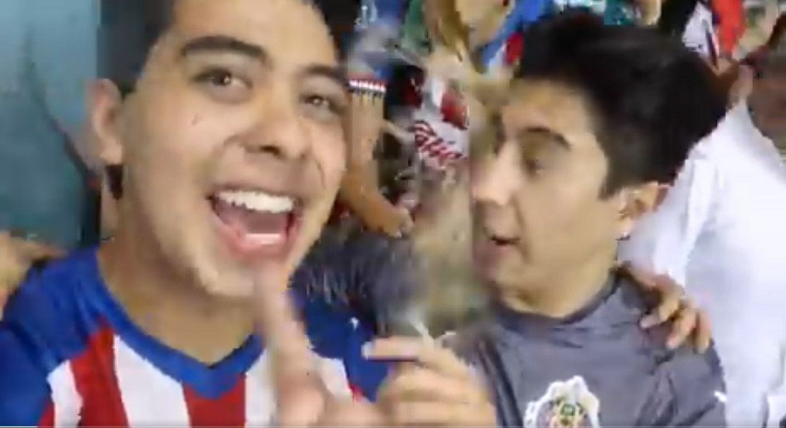 VIDEO: Agreden a Iván Sfull y a Daniel Sosa en el León vs Chivas