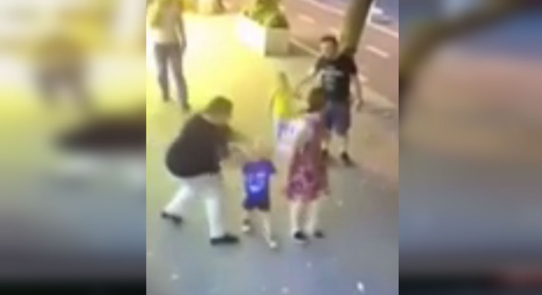 VIDEO: Mujer apuñaló en la cabeza a niño de tres años