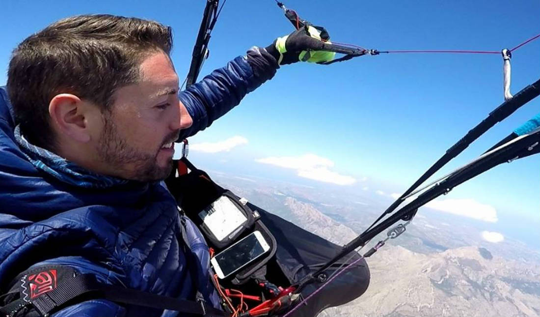 Muere YouTuber al saltar con paracaídas desde lo alto de un edificio