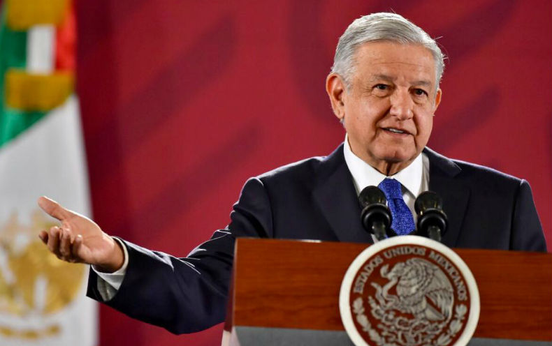 AMLO pide investigar a su compadre por ganar contrato en la Conaliteg