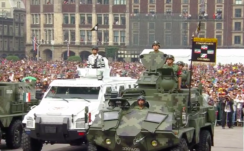 VIDEO: Concluye revisión de tropas y comienza el Desfile Militar