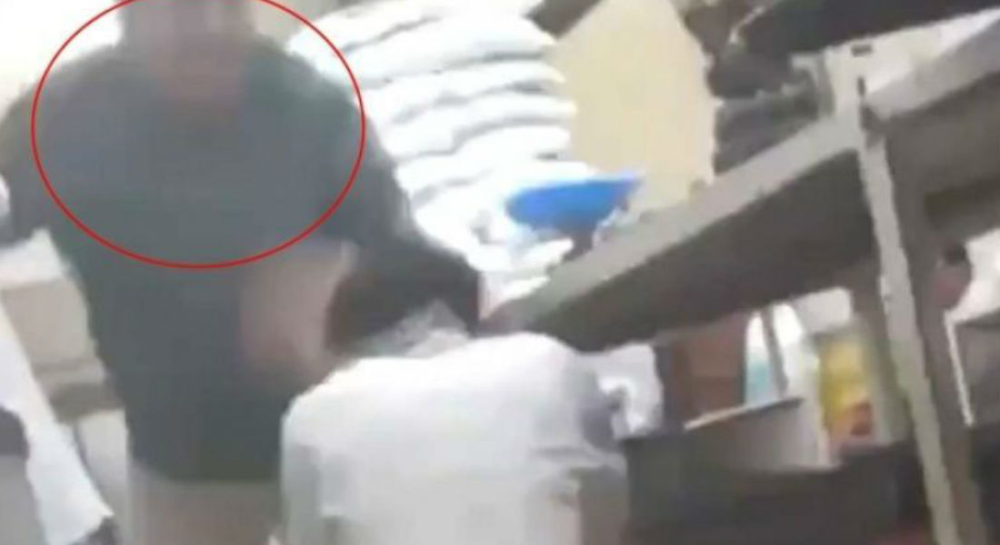 VIDEO: Encargado de panadería golpea a trabajador con discapacidad
