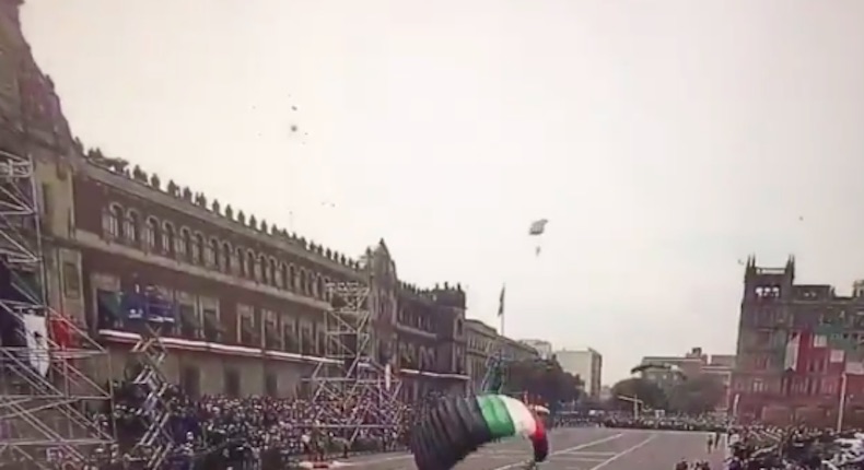 VIDEO: Paracaidista pierde el control y se lesiona durante Desfile Militar