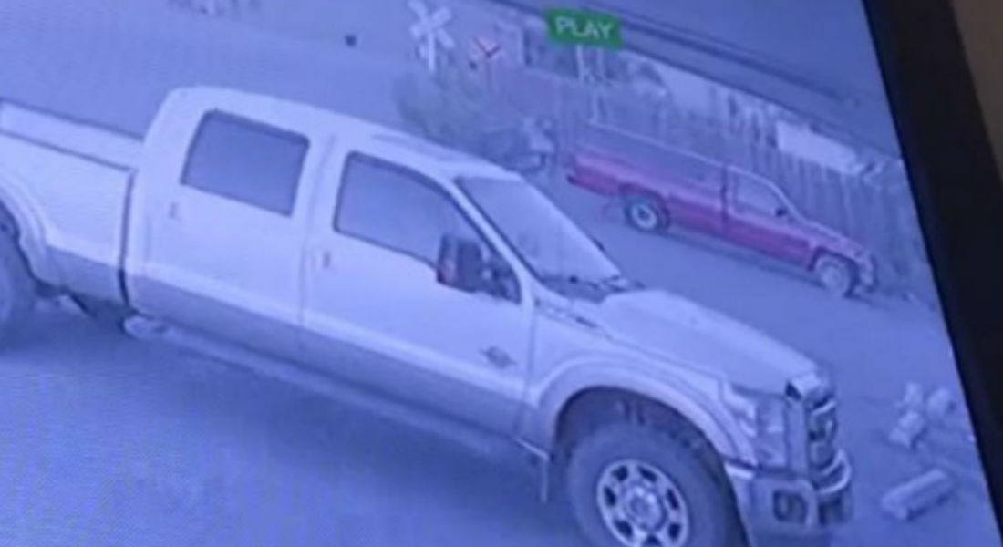 VIDEO: Hombre asalta tienda, intenta escapar, le roban su camioneta