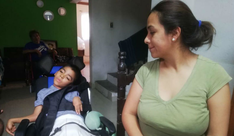 Niño de 5 años muerde una pila y termina con parálisis cerebral