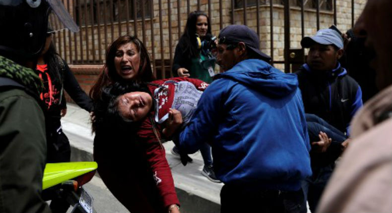 Joven pierde un ojo durante protestas en Bolivia; así los reprimen
