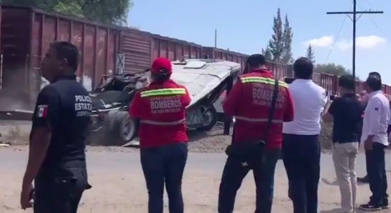 choque Querétaro tren autobus accidente