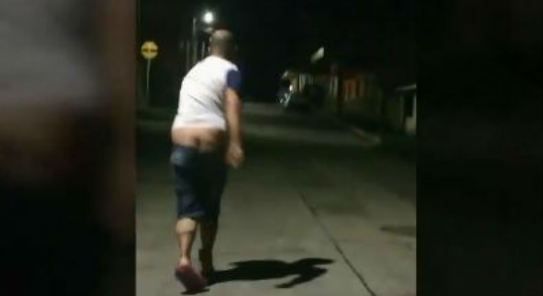 VIDEO: Joven enfrenta a acosador y le da tremenda patada en “los bajos”