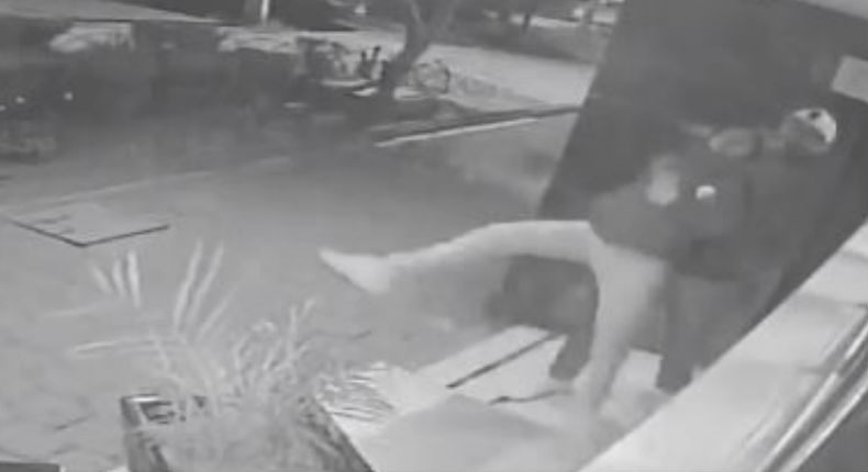 VIDEO: Ladrón aplica una llave china para someter a su víctima y robarle