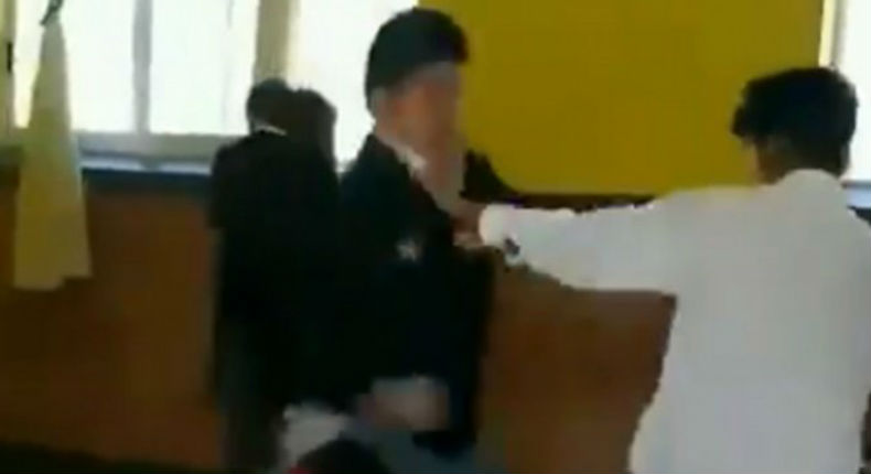 VIDEO: Exhiben en redes peleas clandestinas en escuela de Atlixco