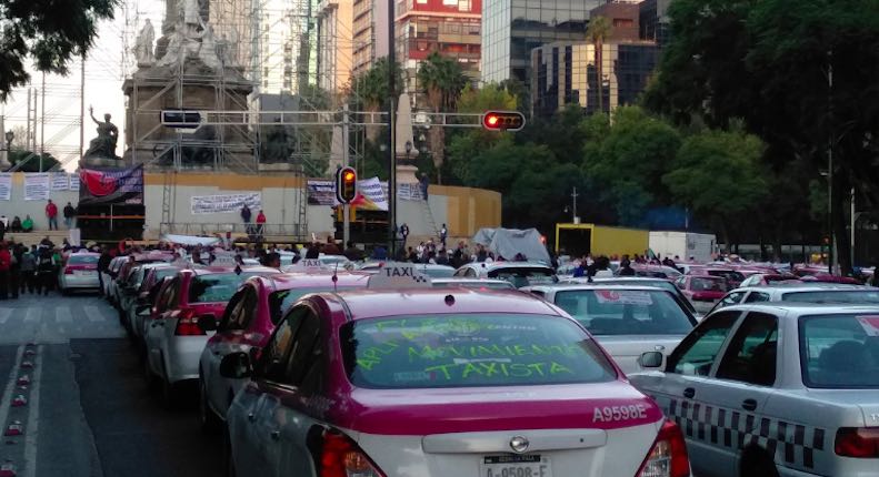 Esto es lo que exigen los taxistas que han colapsado la vialidad en la CDMX