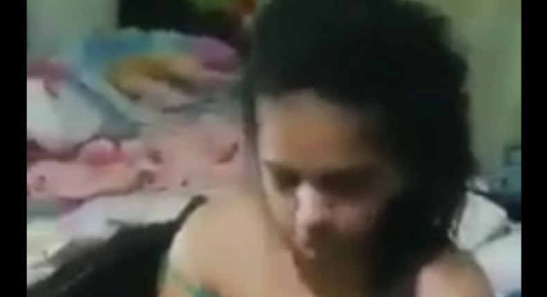 VIDEO: Cacha a marido con sobrina en la cama y los exhibe en FB