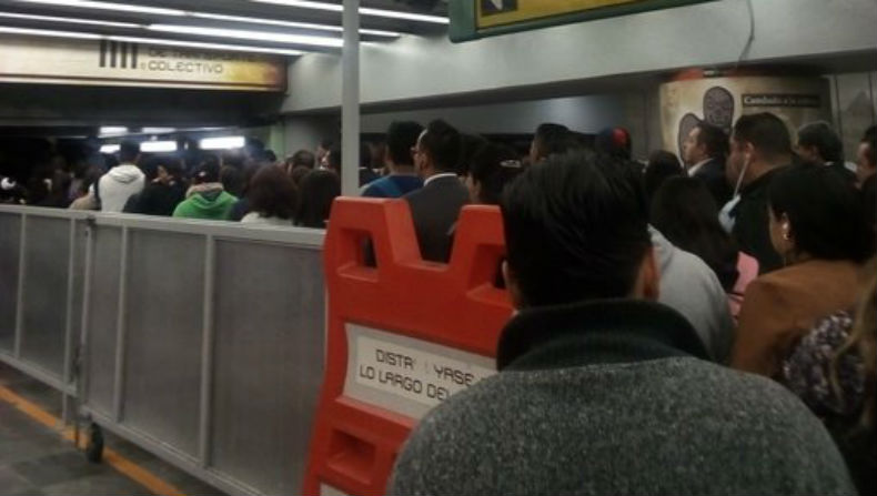 Pelea entre mujeres provoca atrasos en la Línea B del Metro CDMX