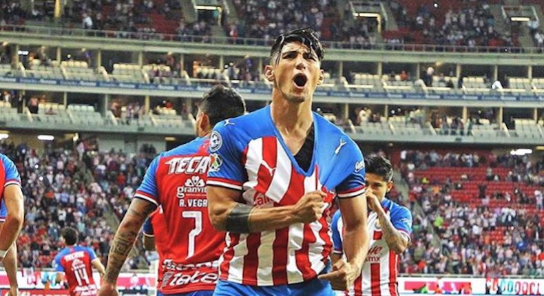 Alan Pulido está a un gol de igualar la mejor temporada del «Chicharito» Hernández