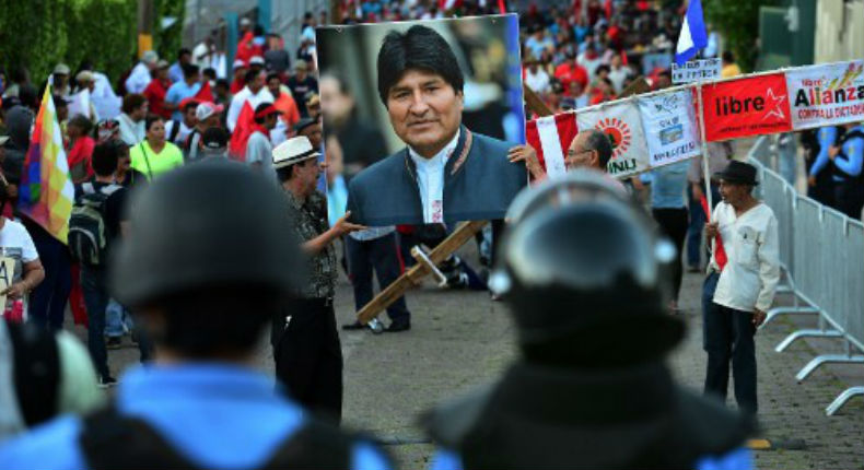 Crisis en Bolivia se abre al diálogo en medio de investigación contra Morales