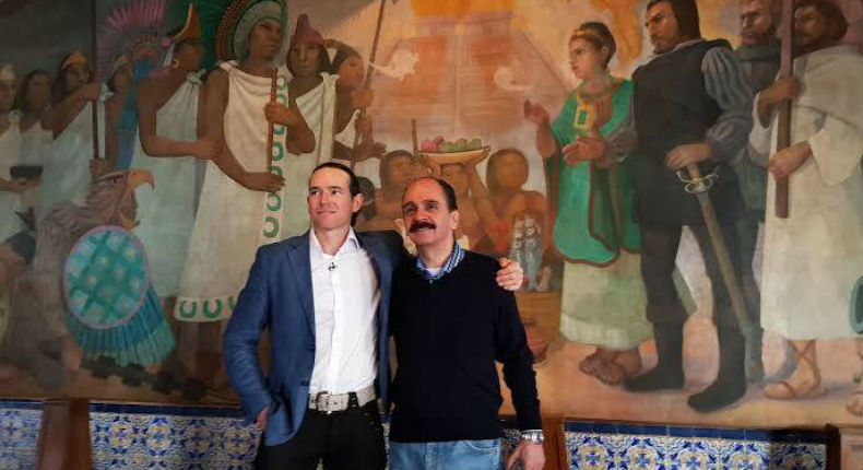 VIDEO: Descendientes de Hernán Cortés y Moctezuma se dan abrazo simbólico