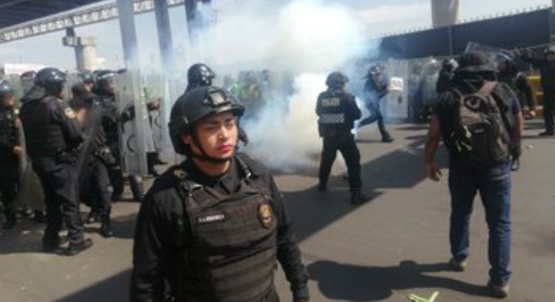 VIDEO: Se registra fuerte enfrentamiento entre policías federales y capitalinos