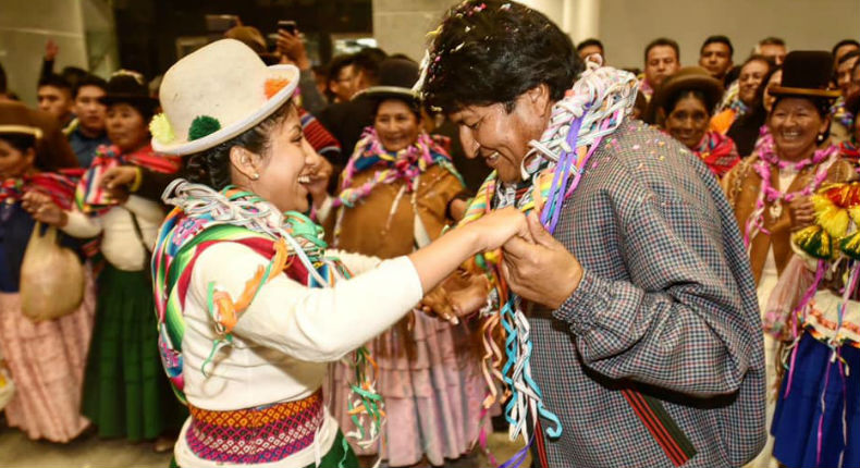 Gobierno interino permite salir de Bolivia a hija de Evo Morales