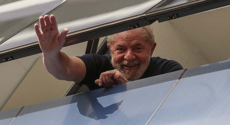 Tras nueve meses encarcelado, Lula da Silva sale de prisión