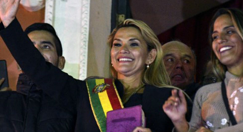 Avalan a Jeanine Añez como nueva presidenta de Bolivia
