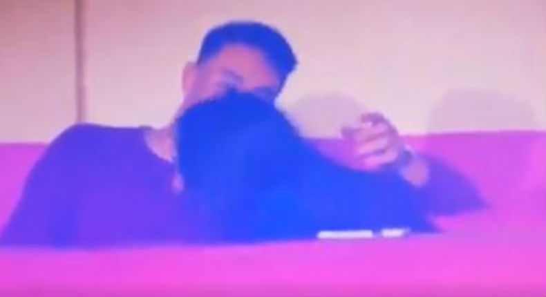 VIDEO: Captan a pareja dándose amor oral en pleno estadio