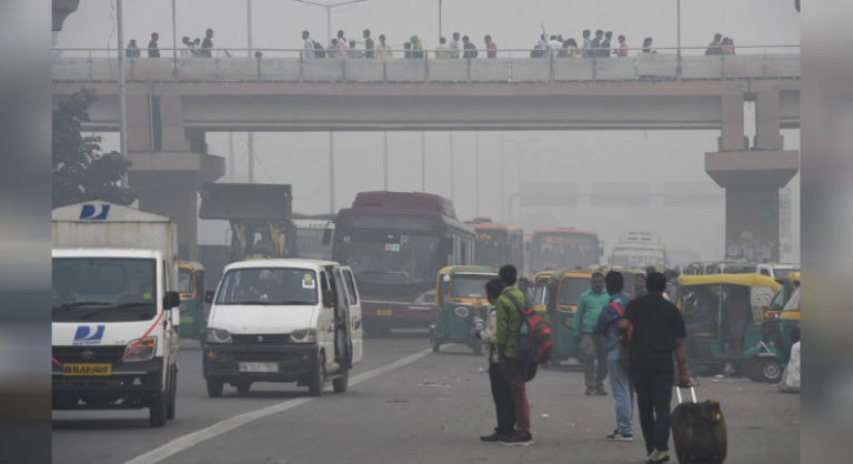 Neblina contaminante envuelve Nueva Delhi